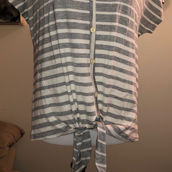 ❤️GRAY & WHITE TOP - Picture 5 of 5